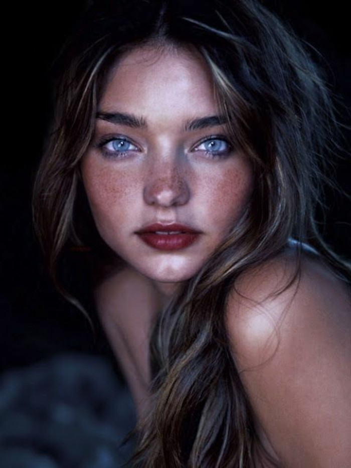 0-miranda-kerr-tache-de-rousseur-yeux-bleus-fille-avec-tache-de-rousseur