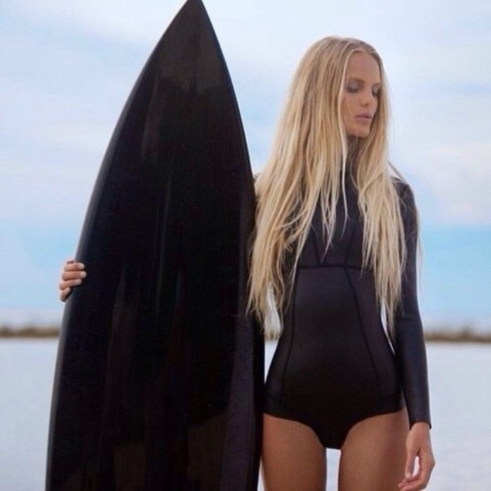 Chouette-combinaison-surf-femme-et-homme-une-idée-trop-cool-porter-combinaison-surf-hiver