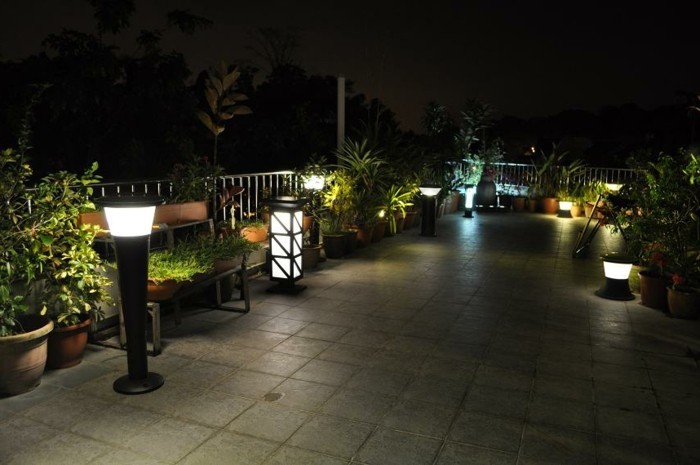 Lampe-solaire-jardin-eclairage-exterieur-luminaire-exterieur-leroy-merlin