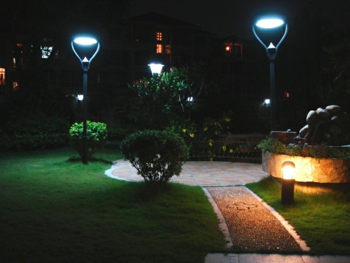 Lampe-solaire-jardin-luminaire-exterieur-lampe-solaire
