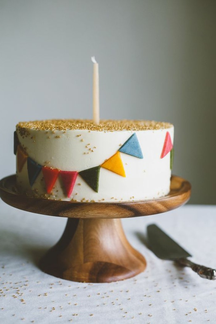 adorable-image-gâteau-d-anniversaire-décoration-gateau-anniversaire-un-an
