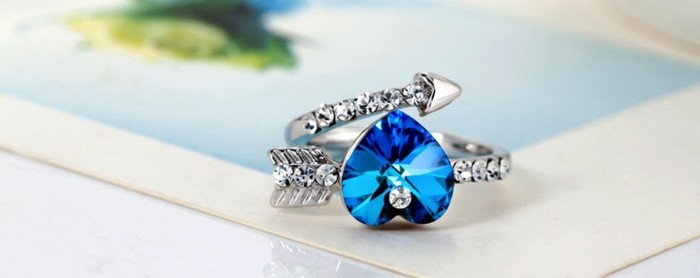 bague-cristal-coeur-bleu-resized