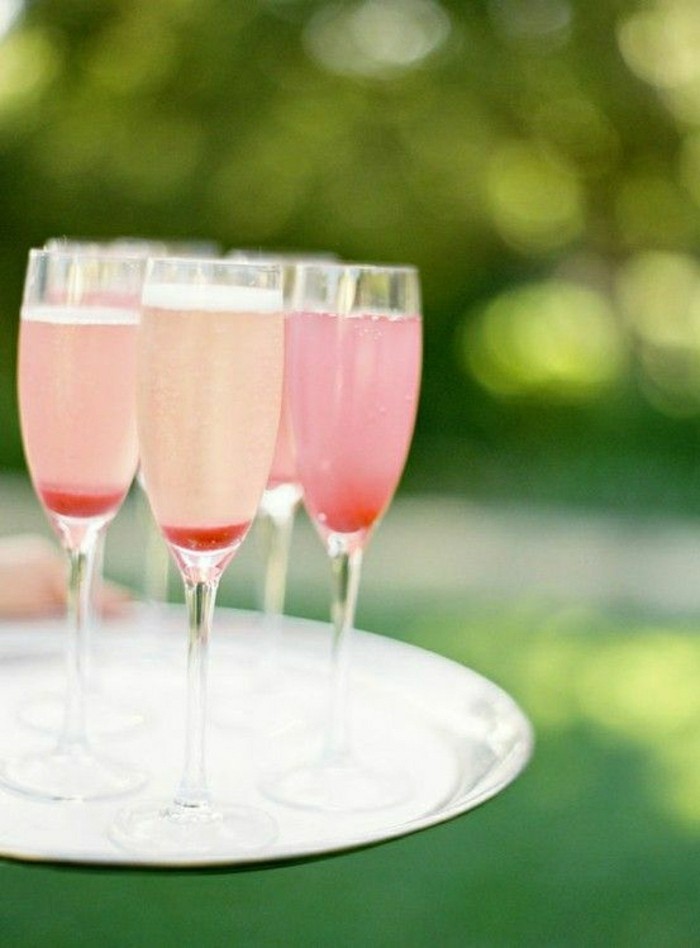 blida-verre-flutes-ou-coupe-a-champagne-ambiance-déco-limonade-rose
