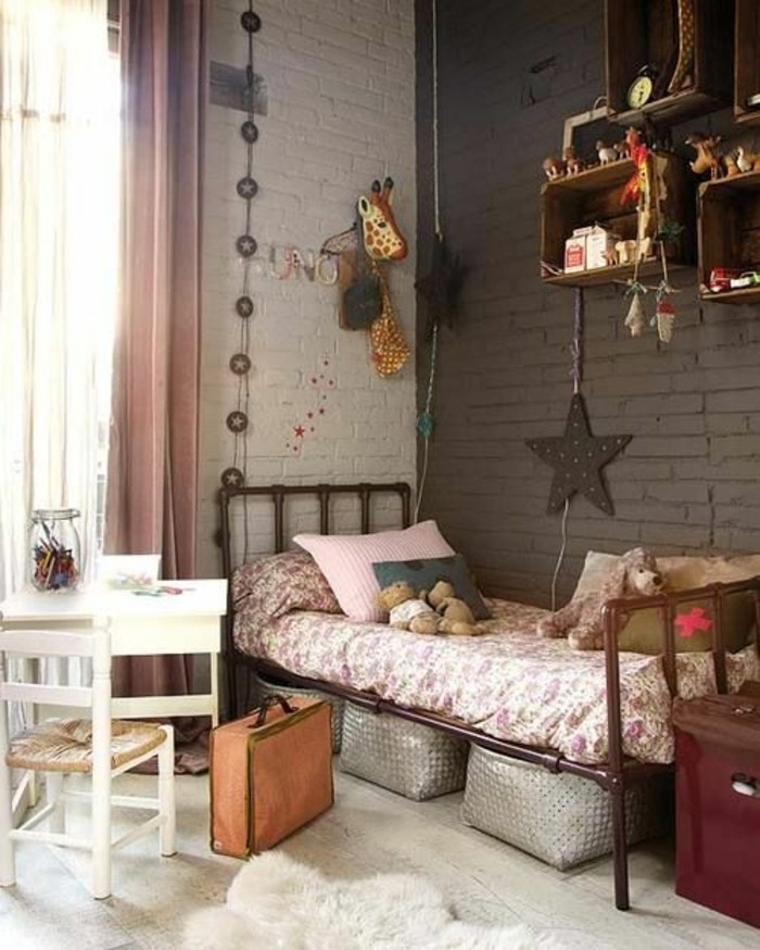 chambre-d-enfant-murs-foncés-meubles-d-enfant-retro-chic-comment-marier-les-couleurs-chambre-d-enfant