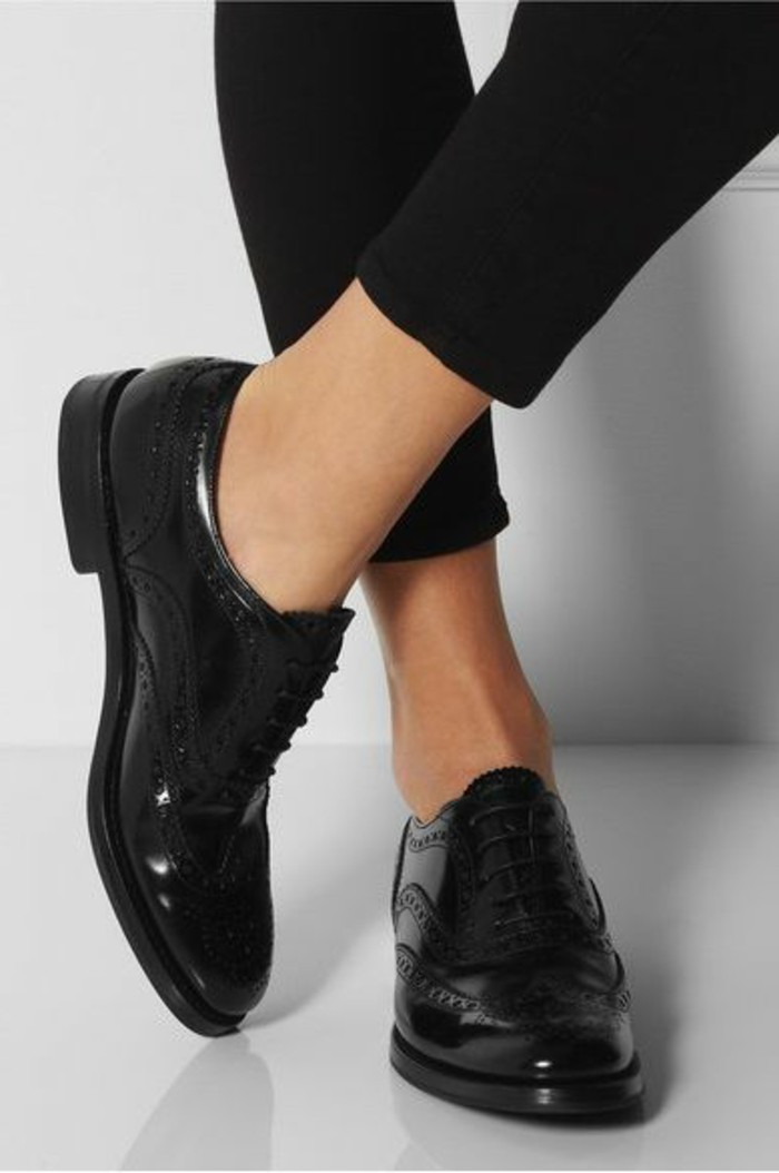 chaussures-noires-chaussures-derbies-noires-femme-chaussures-laquées-femme