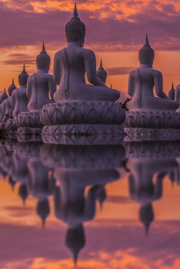 circuit-en-thailande-les-grandes-bouddhas-flottants