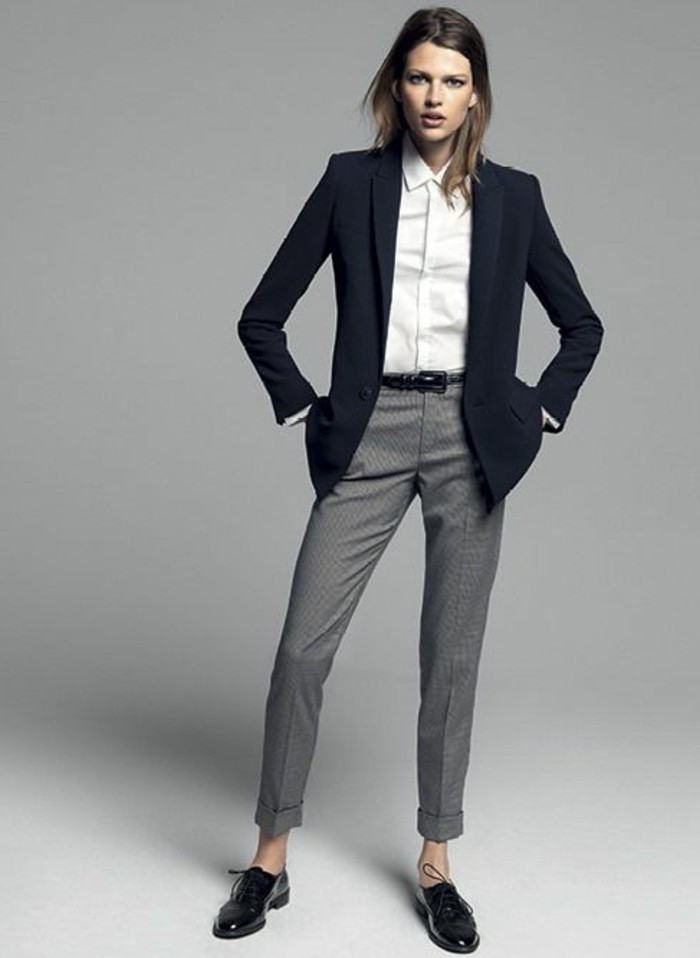 femme-élégante-pantalon-gris-chemise-blanc-look-élégant-chic-femme-tendances-de-la-mode