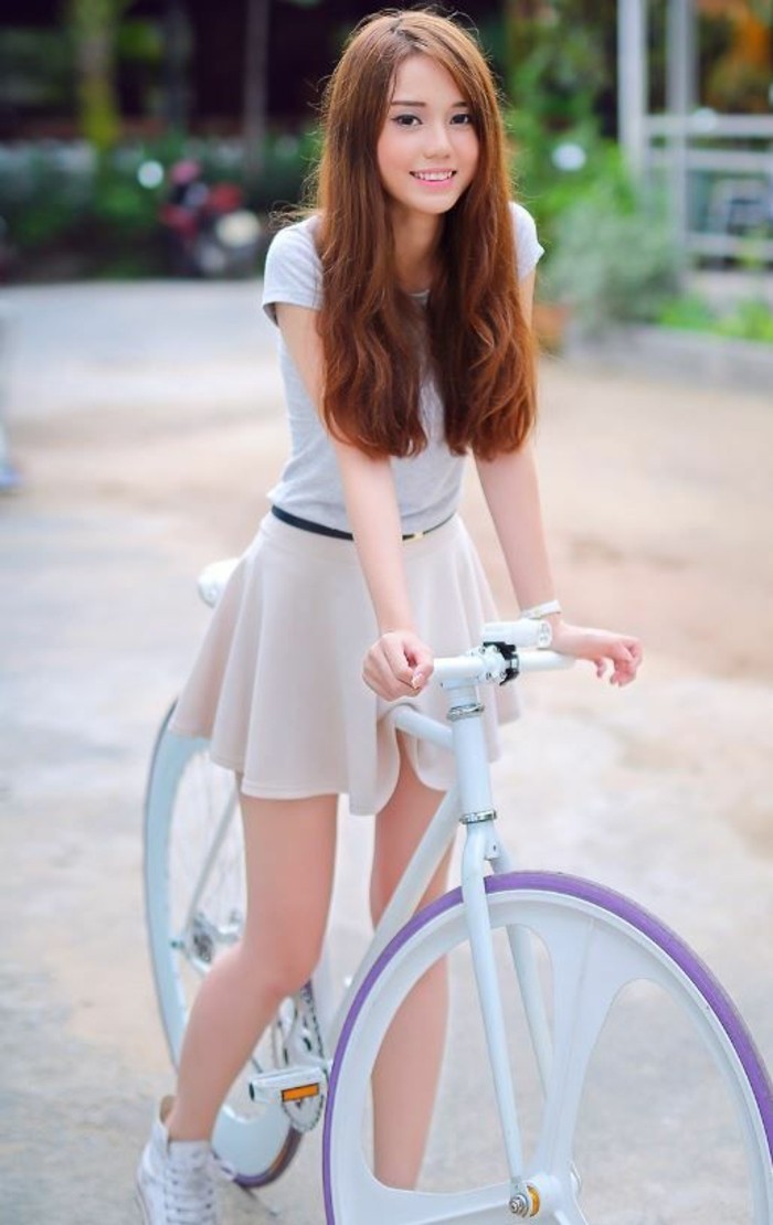 formidable-jupe-longue-blanche-jupe-trapeze-robe-syle-élégante-bicyclette