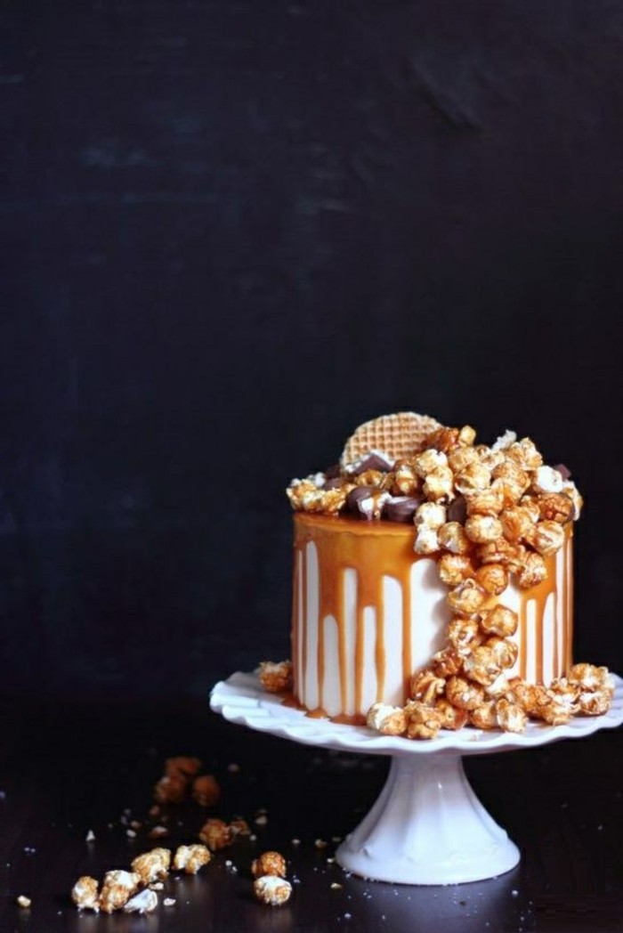 gâteau-d-anniversaire-au-caramel-gateau-d-anniversaire-personnalisé-à-faire