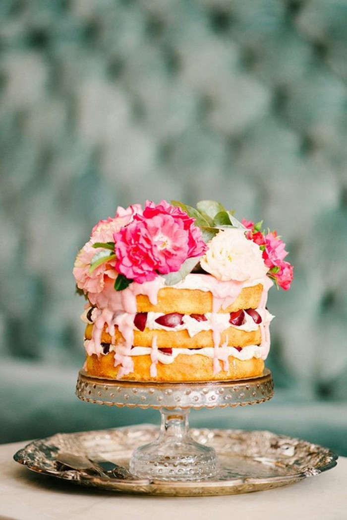 gâteau-d-anniversaire-gateau-d-anniversaire-personnalisé-à-faire-fleurs-roses