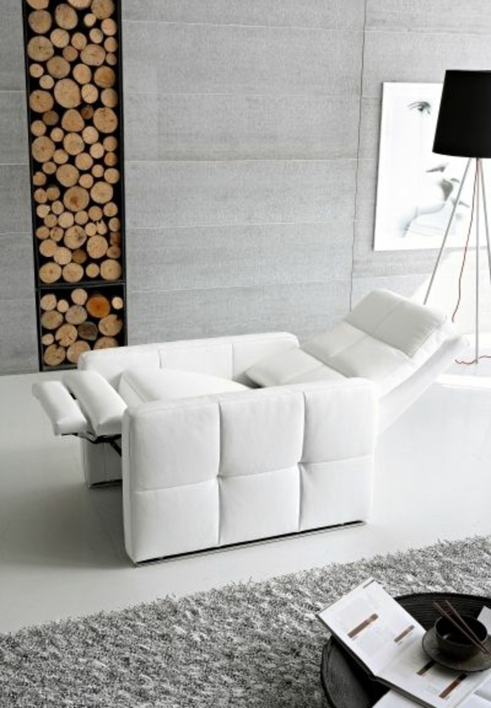 joli-fauteuil-de-relaxation-en-cuir-blanc-nos-idees-meubles-de-salon-chic