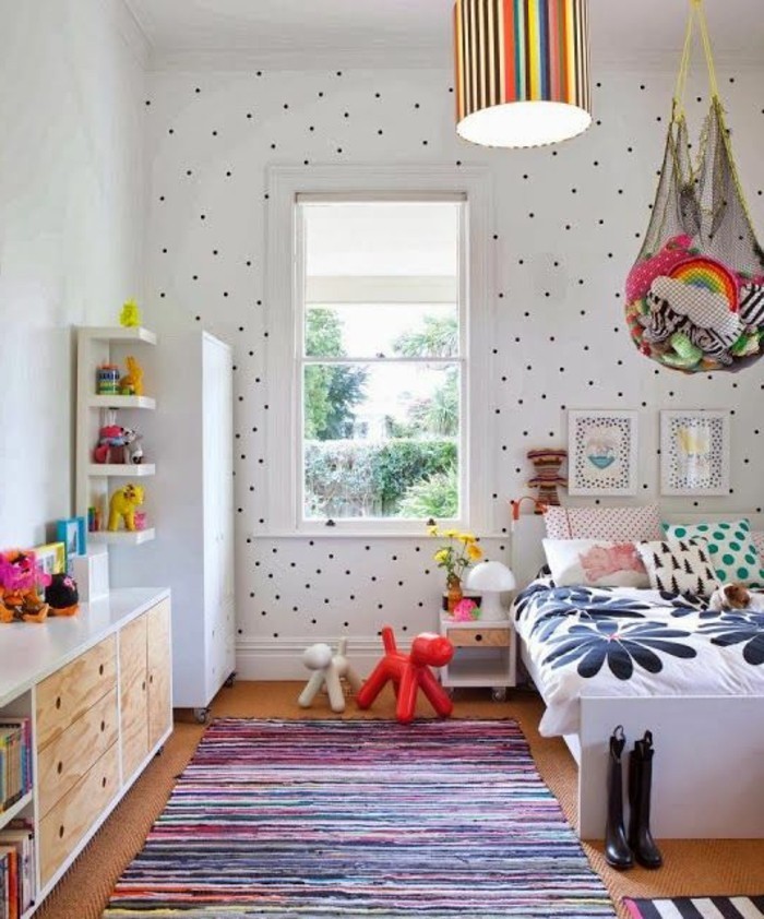 jolie-chambre-a-coucher-enfant-nuancier-peinture-leroy-merlin-papier-peint-design-aux-points-noirs