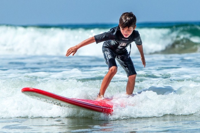 la-combinaison-intégrale-combinaison-de-surf-femme-vue-magnifique-idée-les-enfants-surfeurs