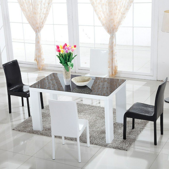 la-table-carrée-ensemble-table-et-chaise-cuisine-et-salle-à-manger-tulipes-sur-table-blanche-ikea