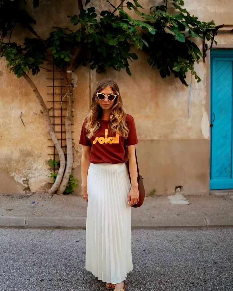 look d ete avec jupe longe blanche plissee