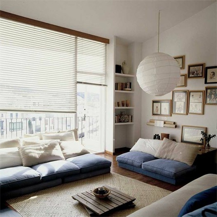 petit-salon-meubles-en-palettes-aménagement-petit-salon-fenetre-grande-tapis-beige