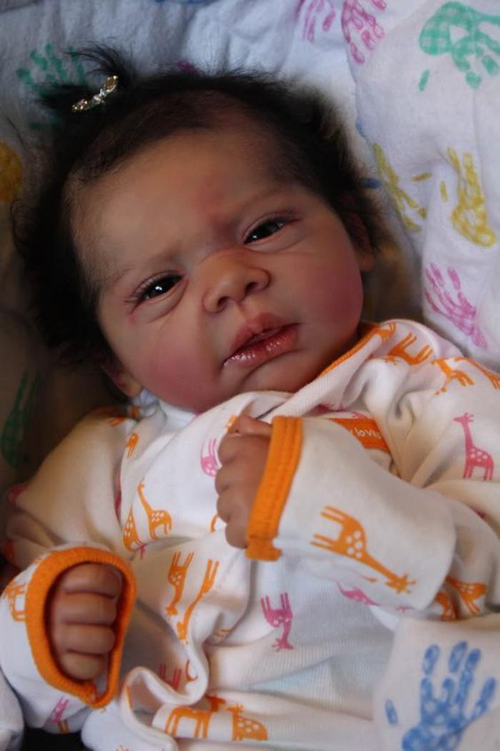 poupée-réaliste-bébé-reborn-afro-américain