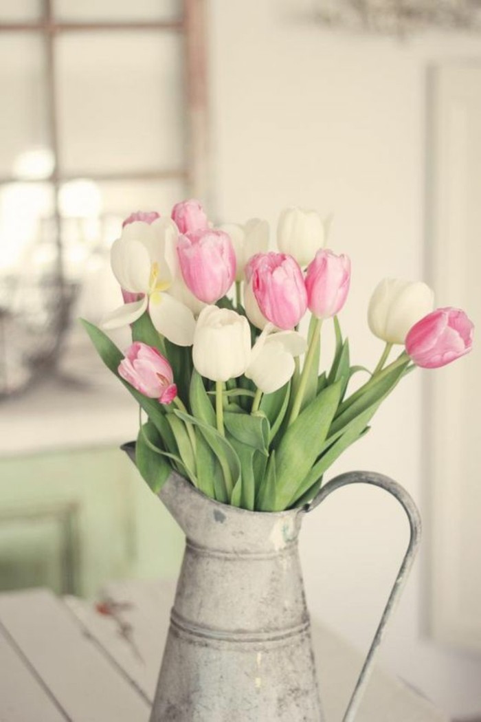 ravissant-image-du-printemps-date-de-2016-idée-quand-le-printemps-tulipes-vase-maison
