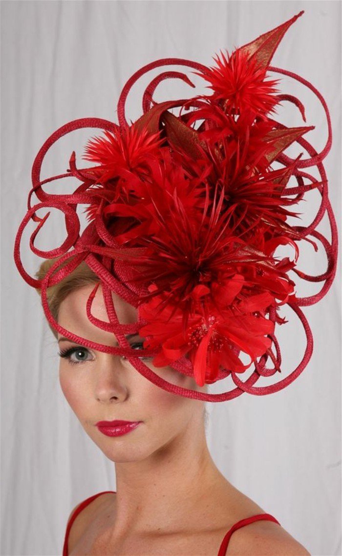 rouge-vermillon-chapeau-élégante-une-idee-à-representer