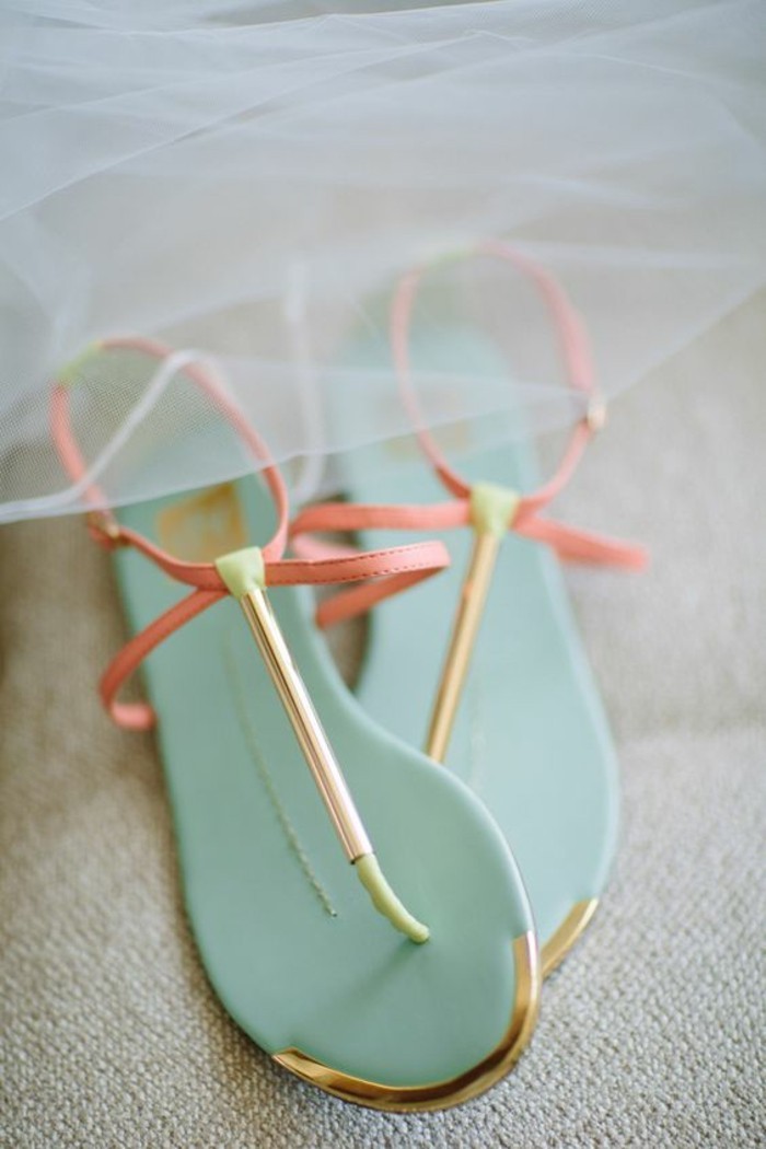 sandales-colorées-femme-sandales-bleu-clair-les-dernieres-tendances-chez-les-chaussures