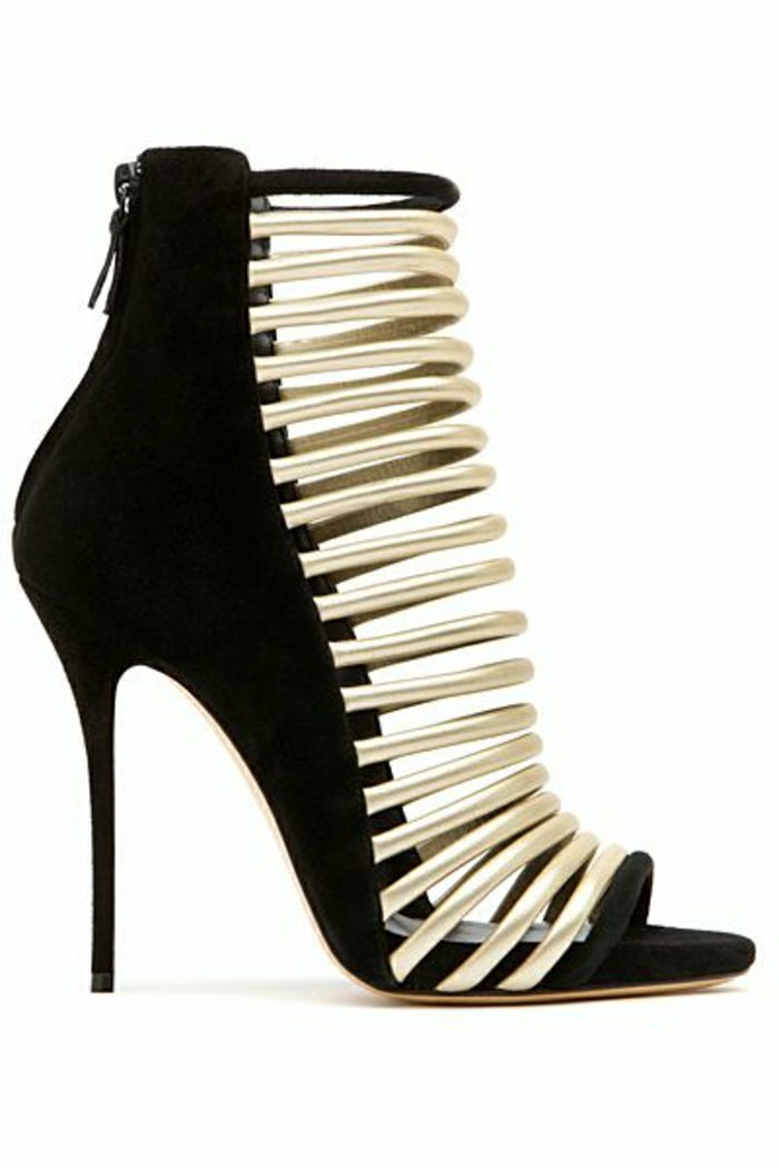 sandales-noires-accents-dorés-chaussures-femme-modernes-de-couleur-noir