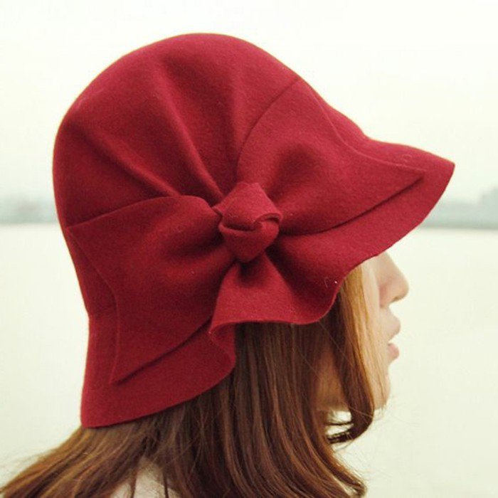 superbe-tenue-élégante-chapeau-en-rouge-carmin-on-aime-accessoires