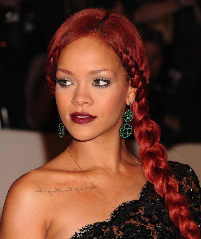 teinture-acajou-coiffure-avec-tresse-cheveux-rouges