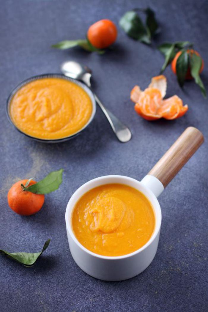 velouté-de-carottes-apporter-de-la-couleur-sur-la-table