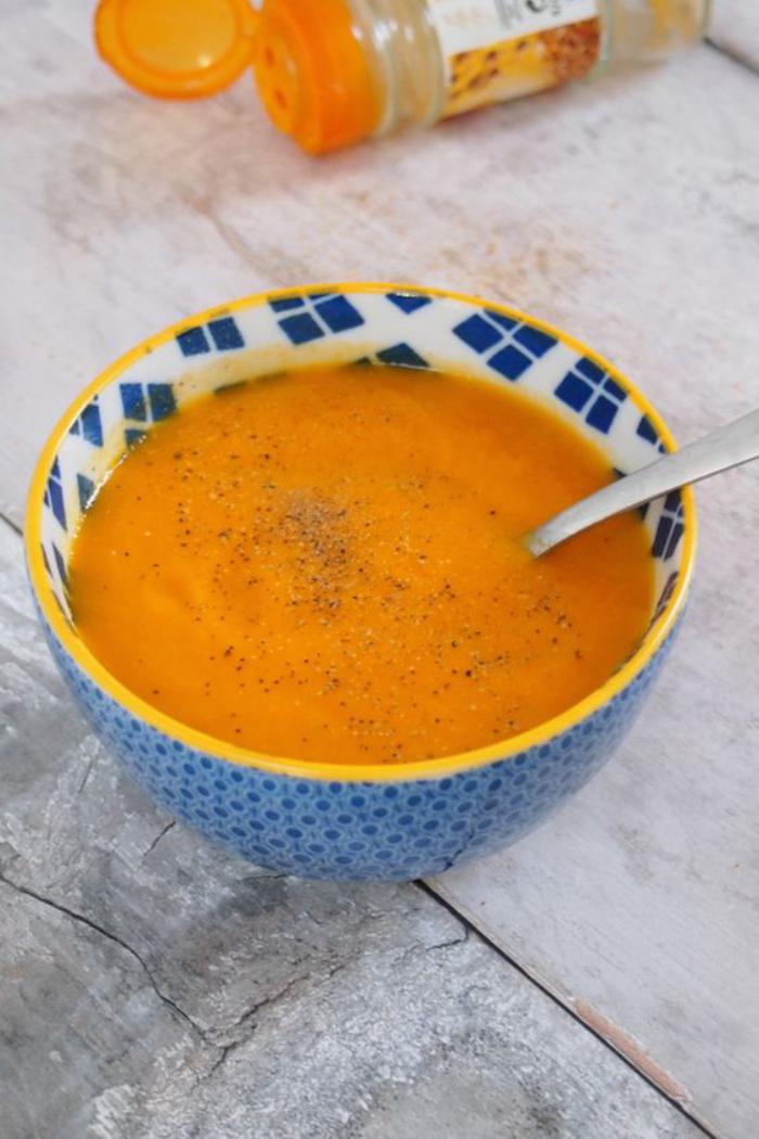 velouté-de-carottes-recette-soupe-de-carottes-crémeuse