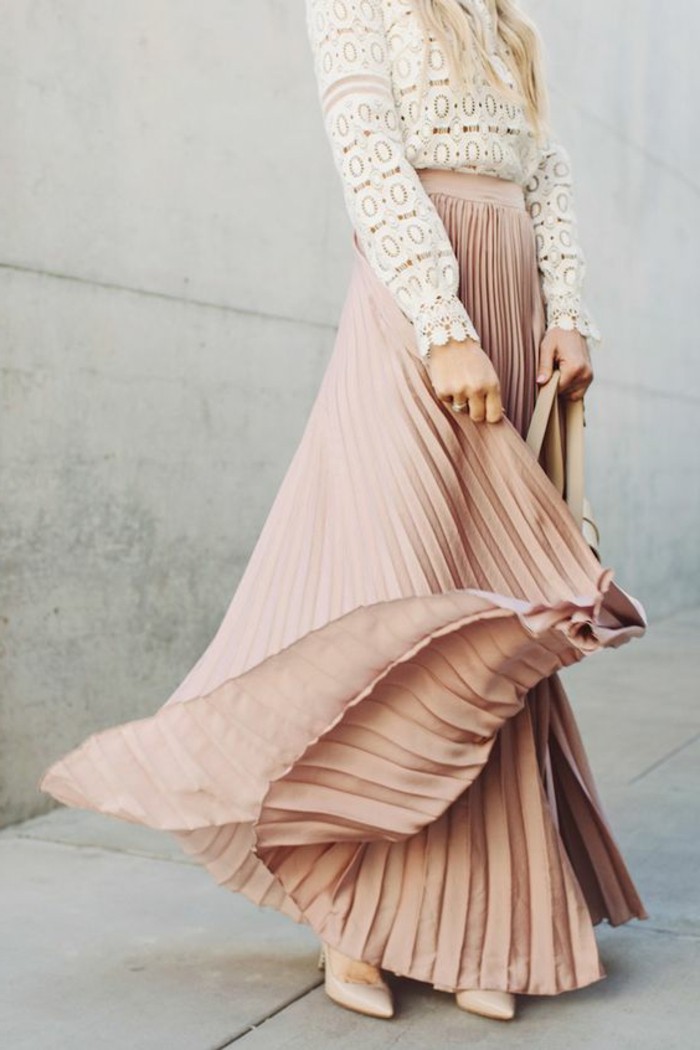 1-jolie-jupe-longue-plissée-en-rose-blouse-dentelle-blanche-collection-printemps-été-2016-femme