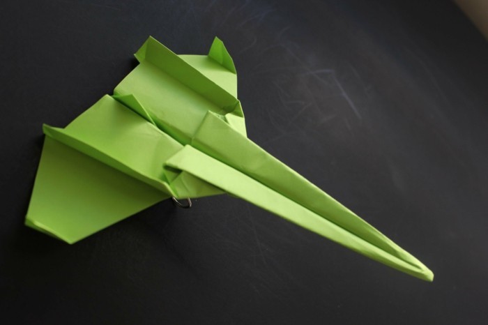 avion-en-papier-pliage-papier-avion-papier