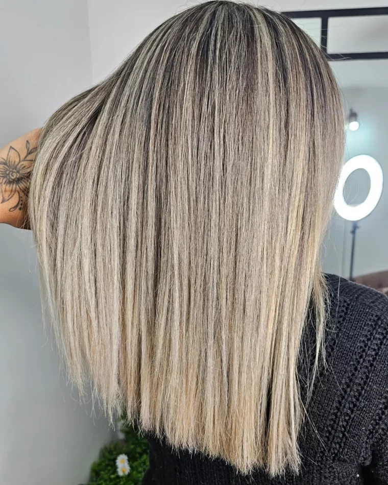 balayage blond sur base brune carre long