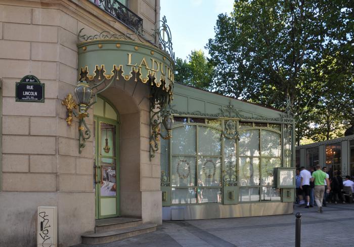 boutique-ladurée-champs-élysées-Paris