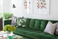 Mettez un canapé vert et personnalisez l’intérieur
