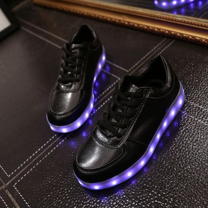 chaussures-lumineuses-baskets-noirs-lumières-led