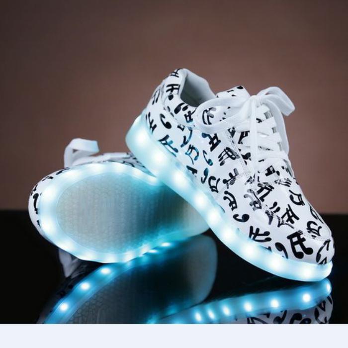 chaussures-lumineuses-musicales-design-de-baskets-créatif