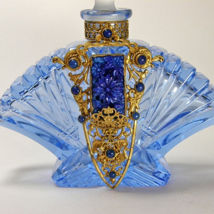flacon-parfum-bleu-decoration-orientale-riche