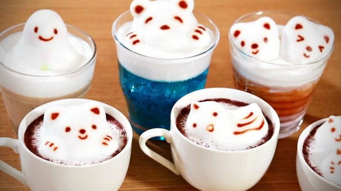 le-latte-macchiato-dolce-gusto-art-café-décoré-voir-les-chatons-de-crème