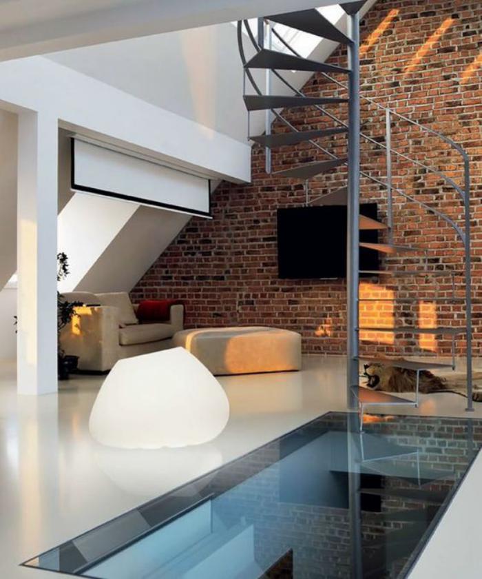 puits-de-lumière-dalle-de-sol-en-verre-espace-loft-escalier-tournant-industriel