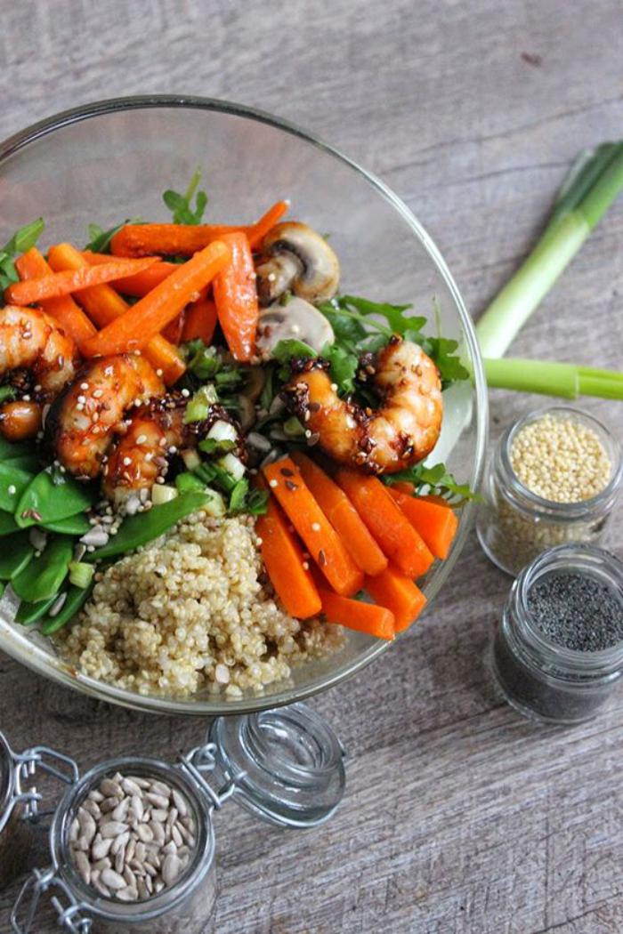 repas-diététique-salade-quinoa-crevettes-et-carottes
