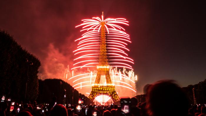 Photos magnifiques de la tour eiffel illuminée - Archzine.fr