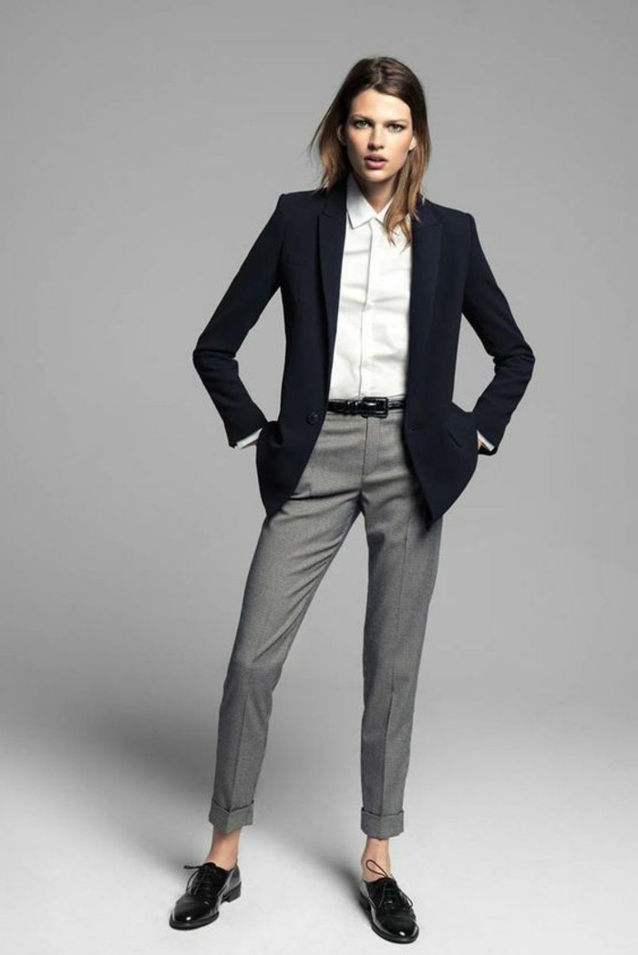 0-bien-s-habiller-femme-femme-pantalon-pincé-élégant-de-couleur-gris-chemise-blanche-veste-noir
