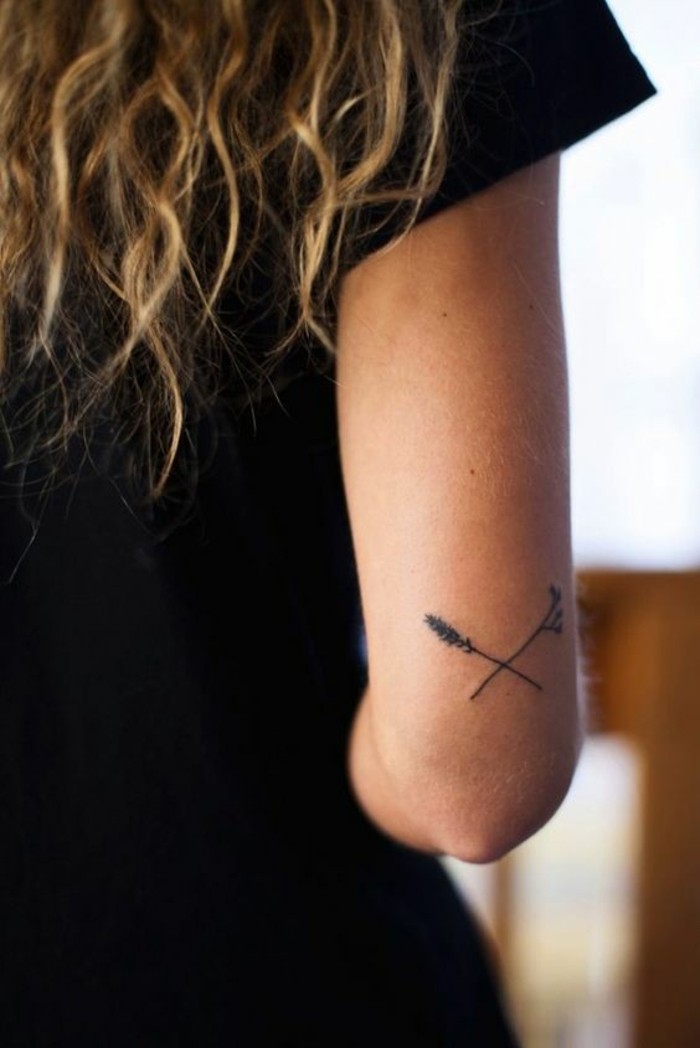 0-tatouage-minimaliste-femme-tatouage-femme-originaux-tatouages-discrets-femme