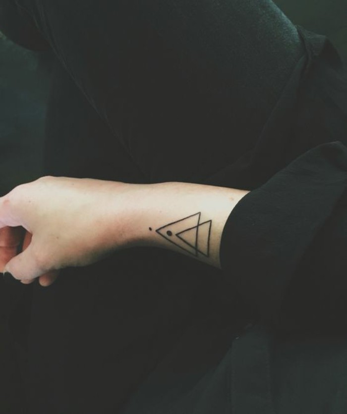 0-tatouage-triangle-signification-tatouage-femme-tatouage-originaux-femme