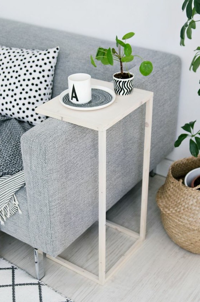 1-petite-table-en-bois-clair-canapé-gris-meubles-de-salon-console-extensible-ikea