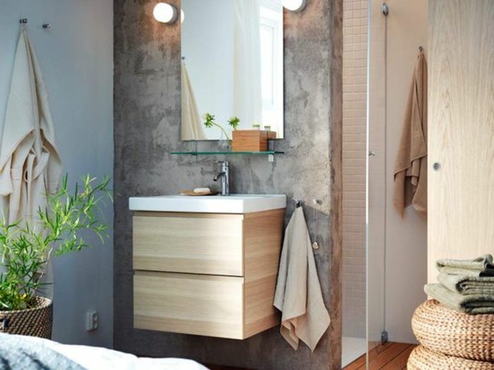 3-meuble-de-toilette-zen-en-bois-clair-salle-de-bain-bambou-mur-en-beton-ciré-miroir-de-bain