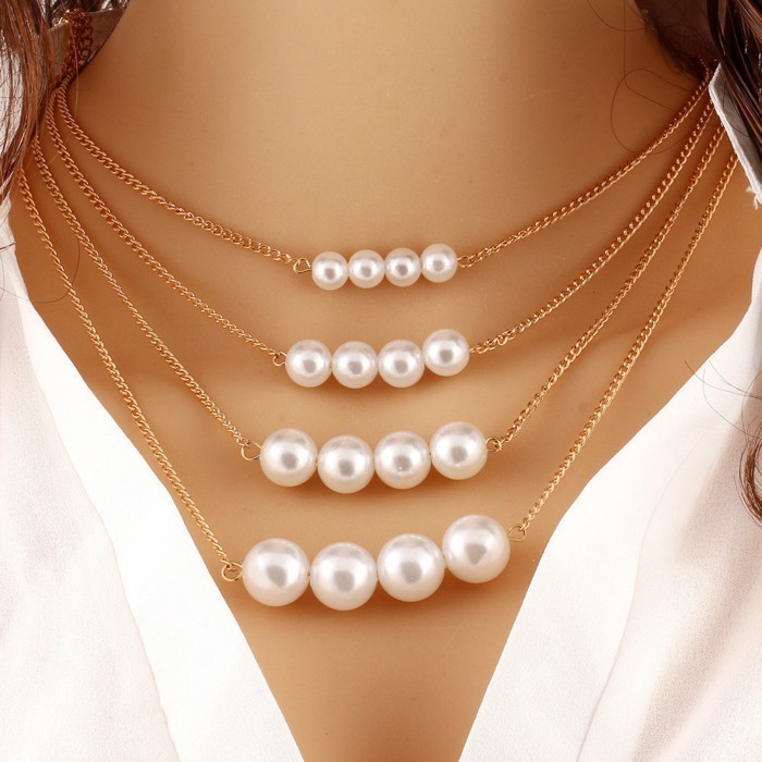 bijoux-tendance-aux-perles-fines-plusieurs-tours-de-cou-resized