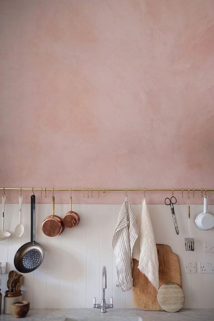 couleur-rose-poudré-déco-murale-de-cuisine-rose-pâle