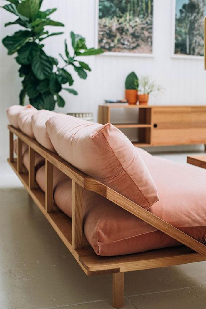 couleur-rose-poudré-intérieur-vintage-sofa-bois-et-matelas-roses