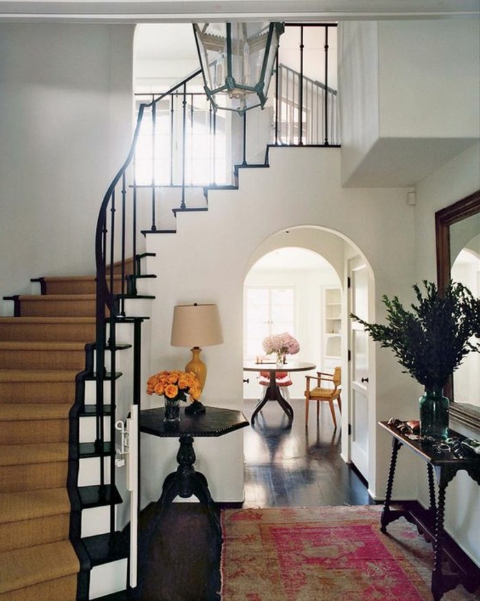 escalier-colimacon-décoration-coloniale-meuble-colonial-cool